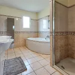Hébergement de vacances 5 Bedroom Pet Friendly In St Paer *