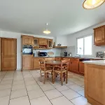 Hébergement de vacances 5 Bedroom Pet Friendly In St Paer