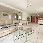 5 Bedroom Pet Friendly In St Paer Hébergement de vacances *